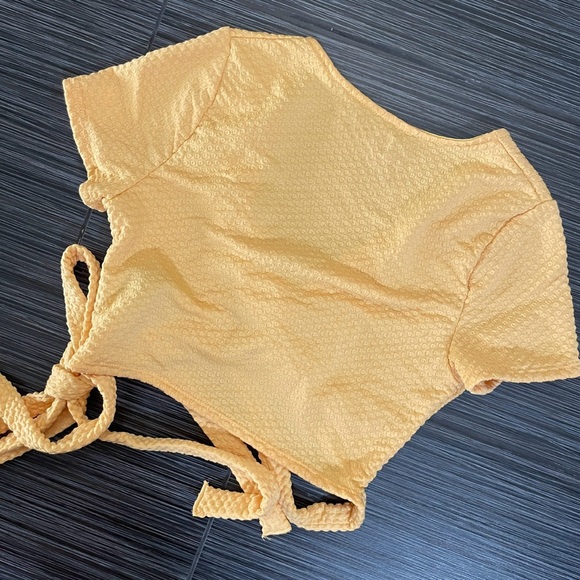 Urban Outfitters Yellow Cropped Wrap Top Medium - Picture 3 of 5